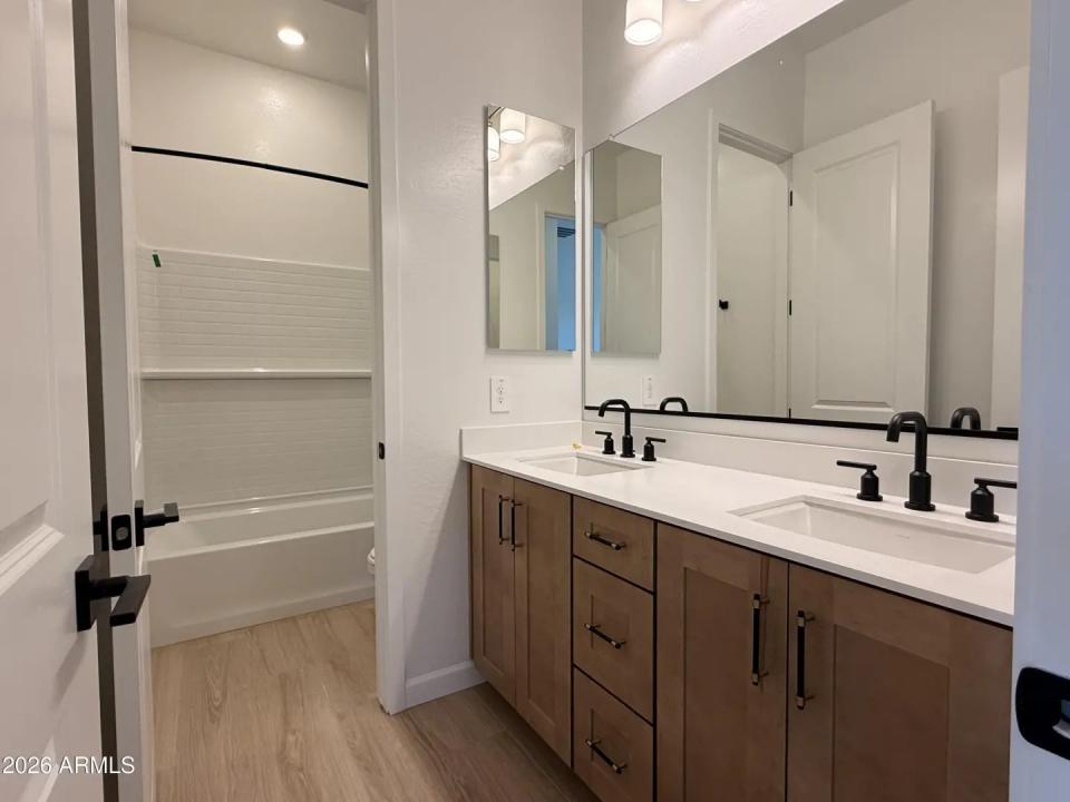 Real Estate Picture 21
