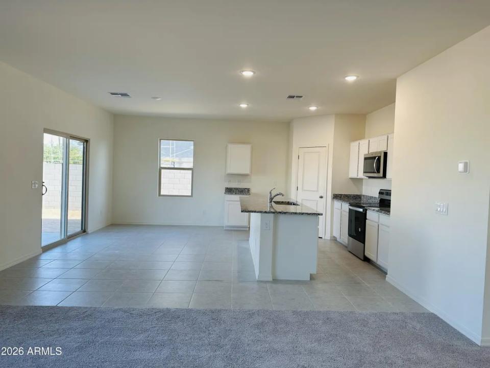 Real Estate Picture 4