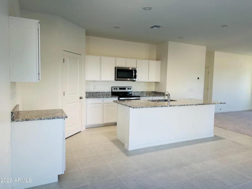 Real Estate Picture 5