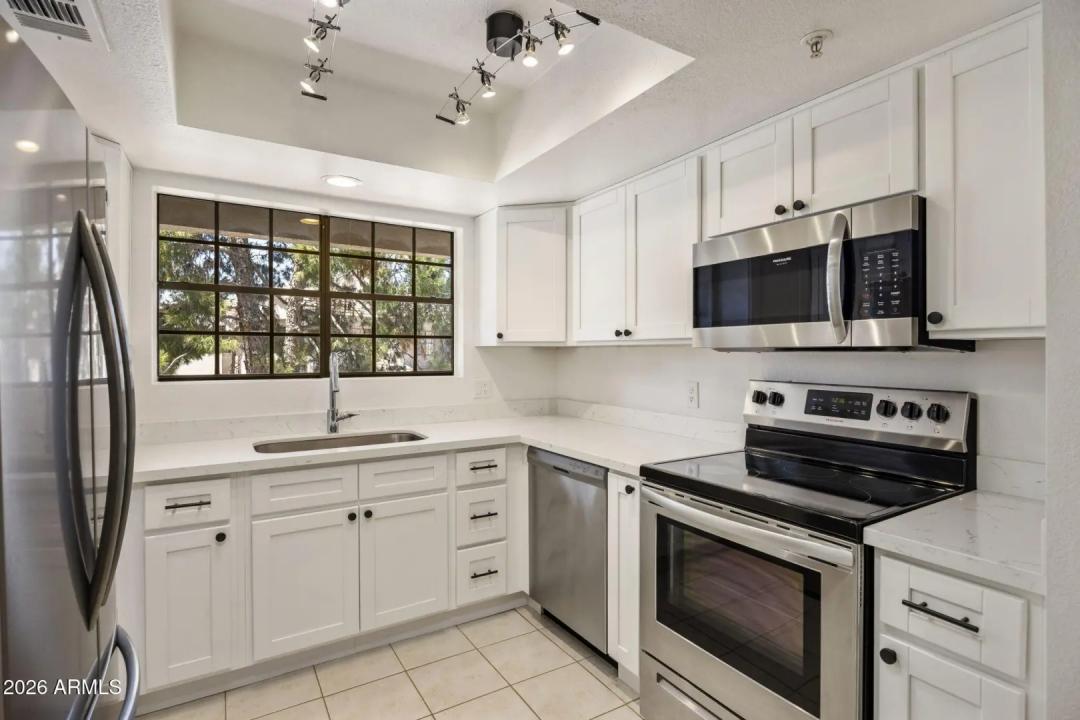 Real Estate Picture 8