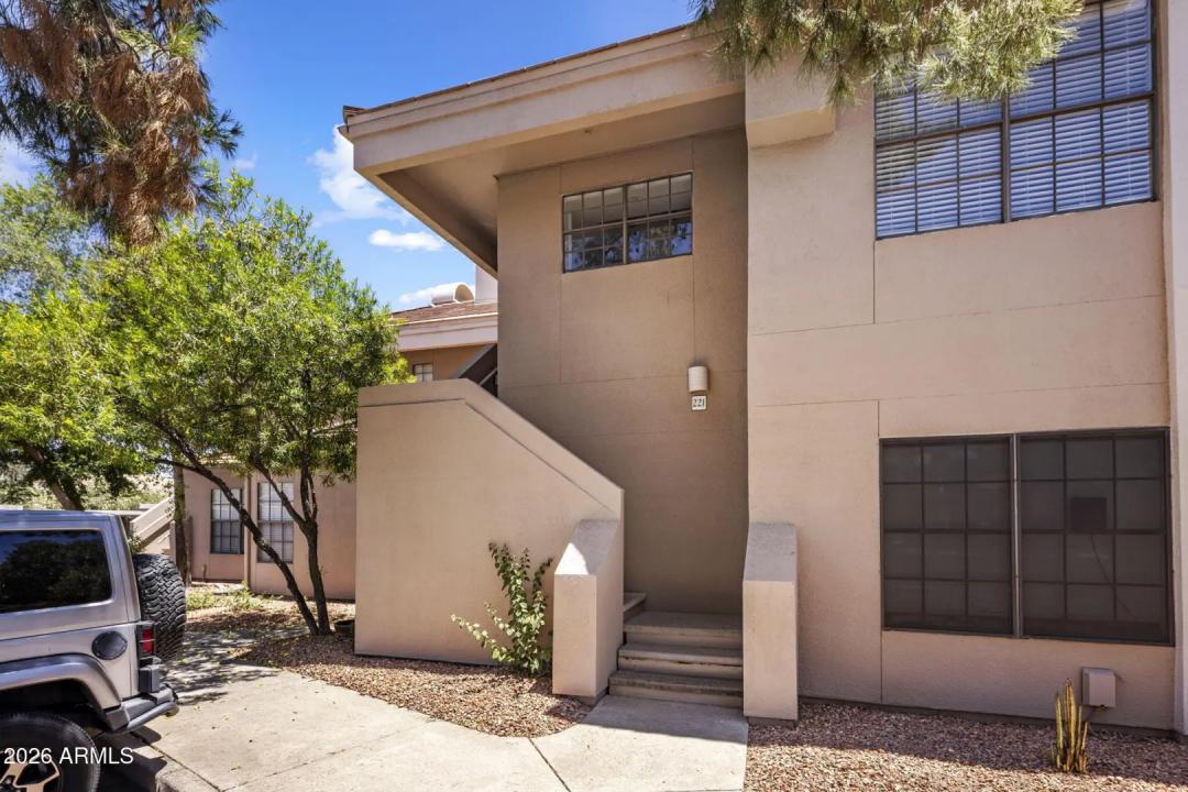 Real Estate Picture 3