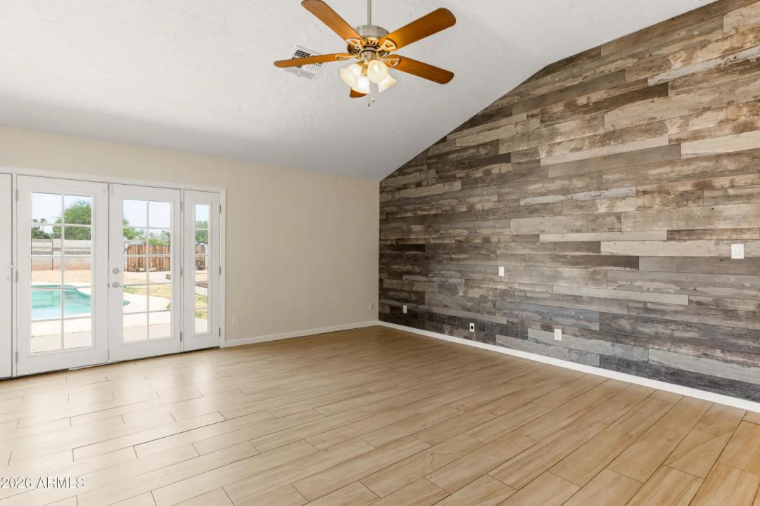 Real Estate Picture 3