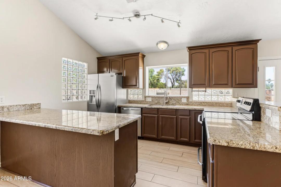 Real Estate Picture 6
