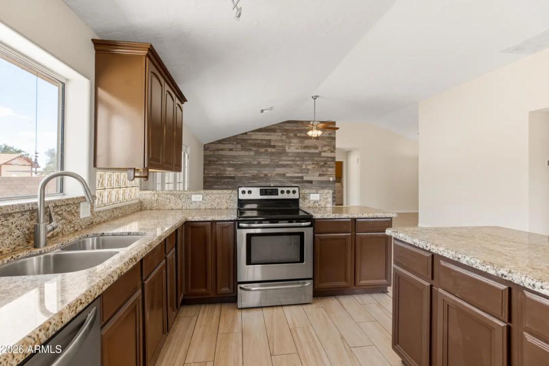 Real Estate Picture 8