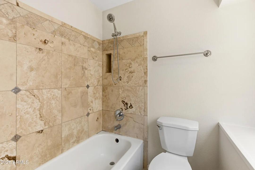 Real Estate Picture 12