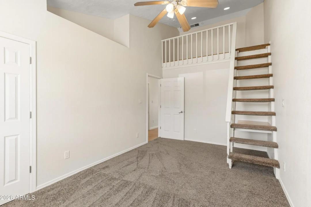 Real Estate Picture 14