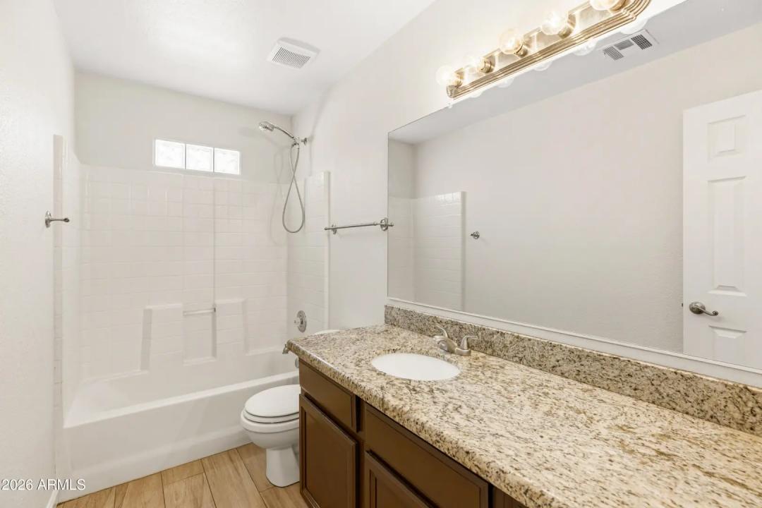 Real Estate Picture 16