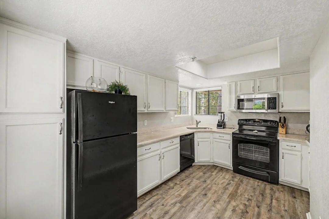 Real Estate Picture 10