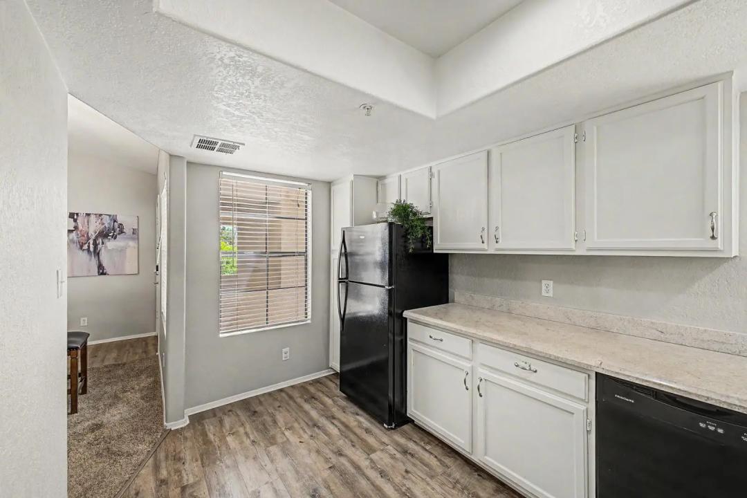 Real Estate Picture 12