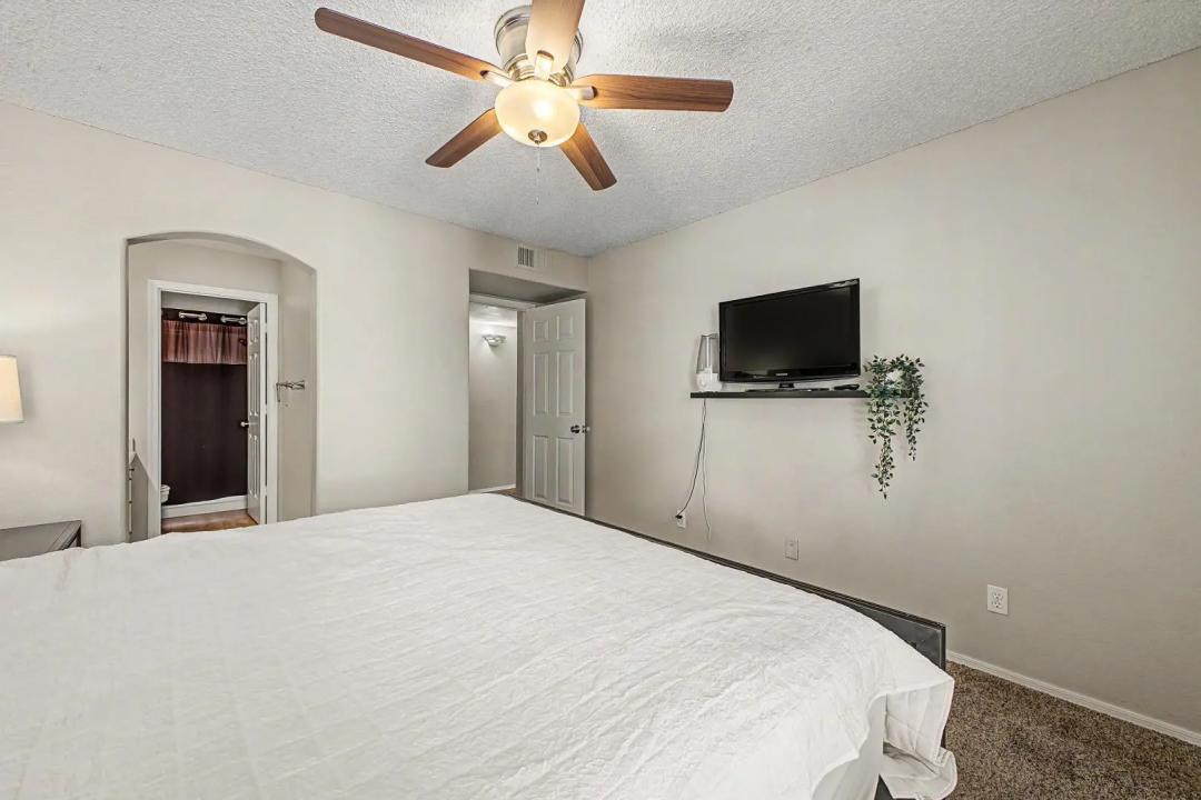 Real Estate Picture 15