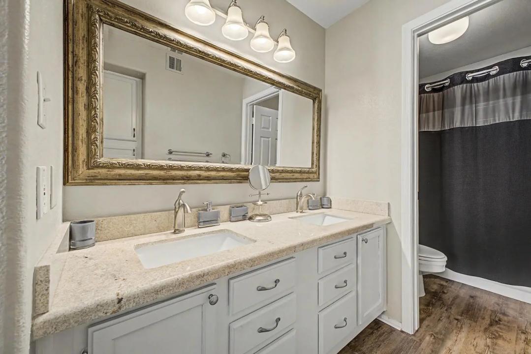 Real Estate Picture 16