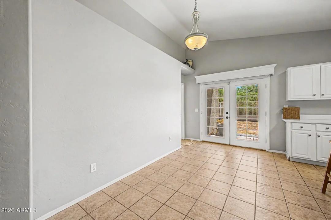 Real Estate Picture 7