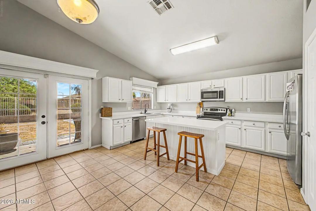 Real Estate Picture 3