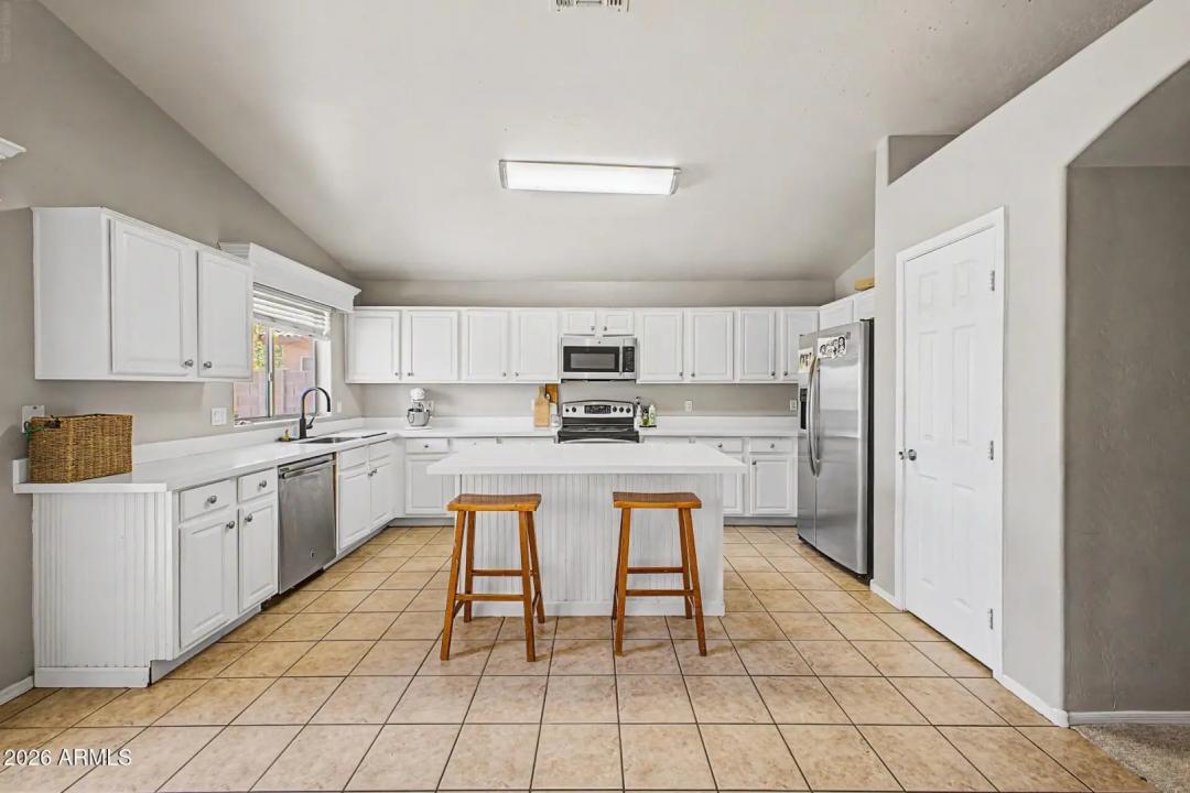 Real Estate Picture 4