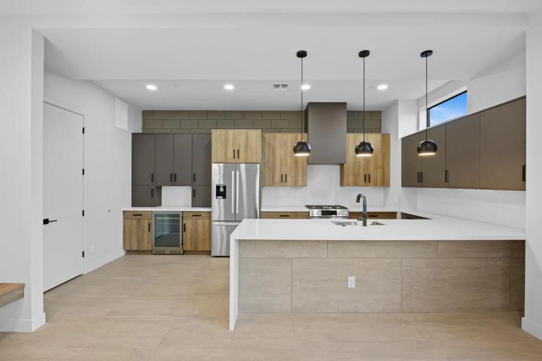 Real Estate Picture 4