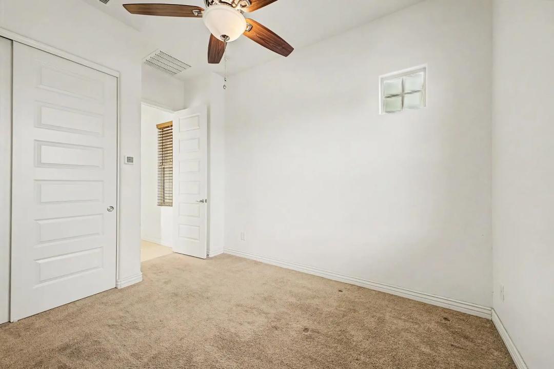 Real Estate Picture 18