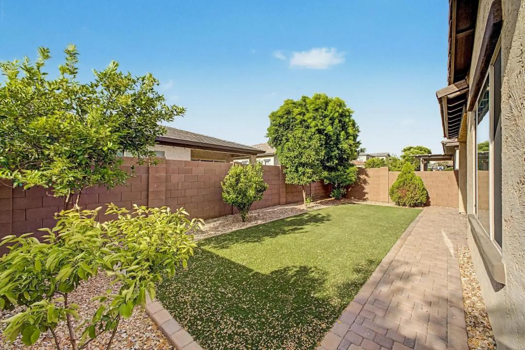 Real Estate Picture 24