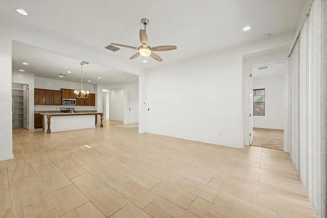 Real Estate Picture 4
