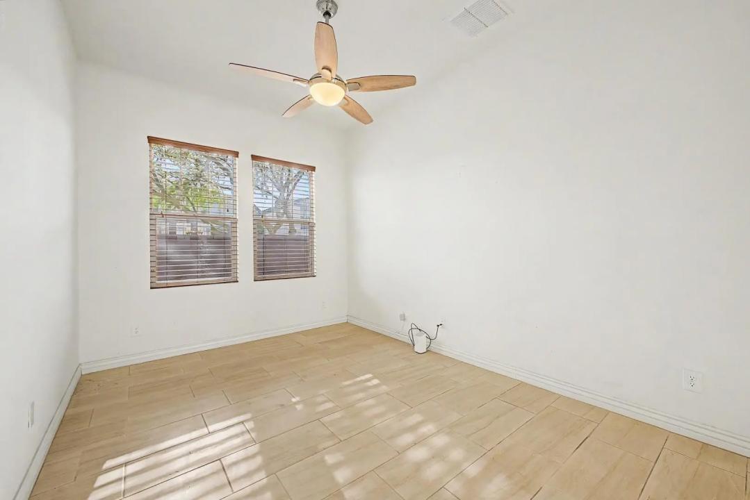 Real Estate Picture 5