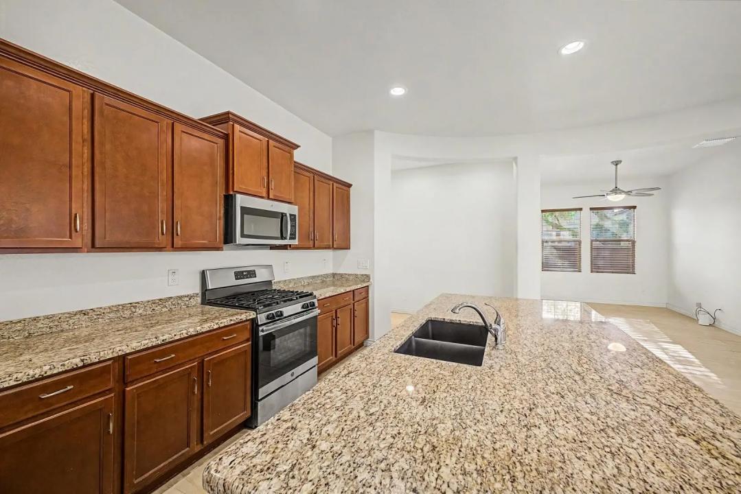 Real Estate Picture 8