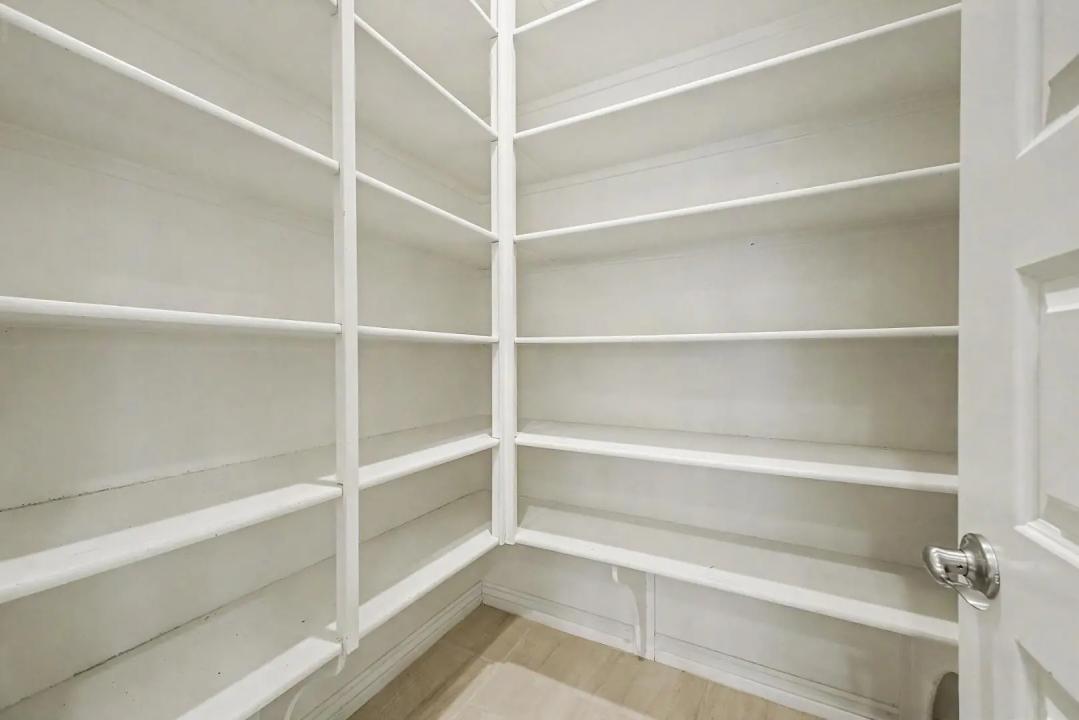 Real Estate Picture 9