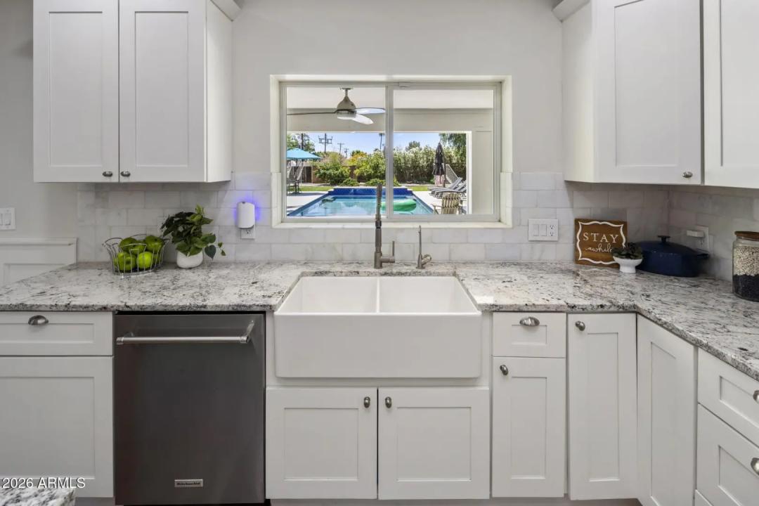 Real Estate Picture 7