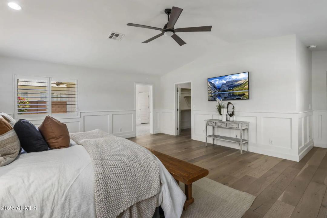 Real Estate Picture 24