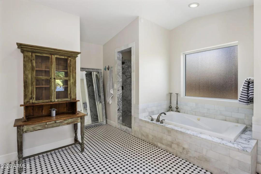 Real Estate Picture 25