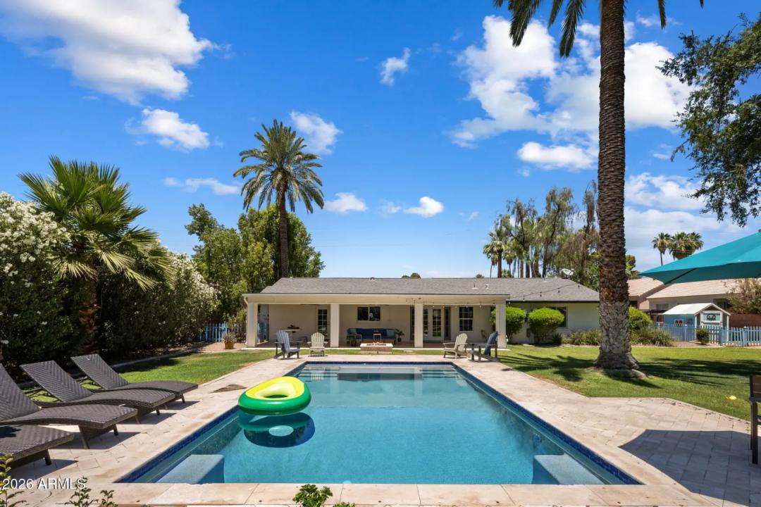 Real Estate Picture 3