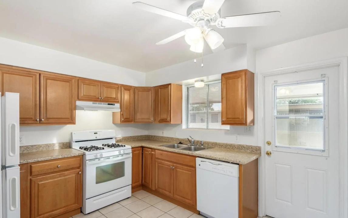 Real Estate Picture 5