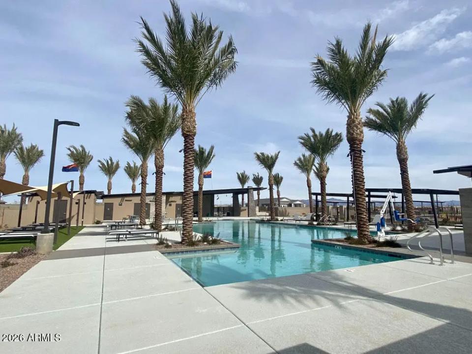 Real Estate Picture 8