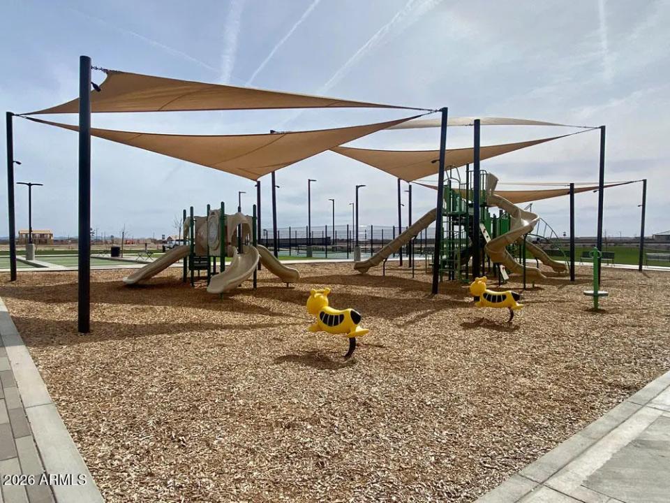 Real Estate Picture 9