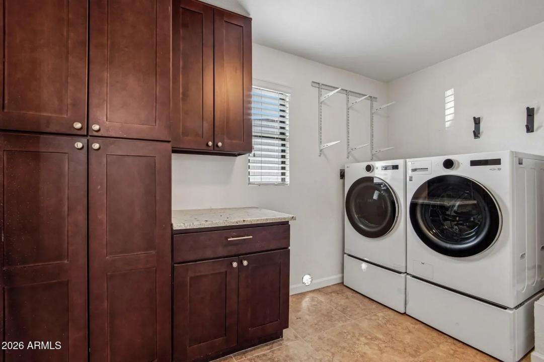 Real Estate Picture 14