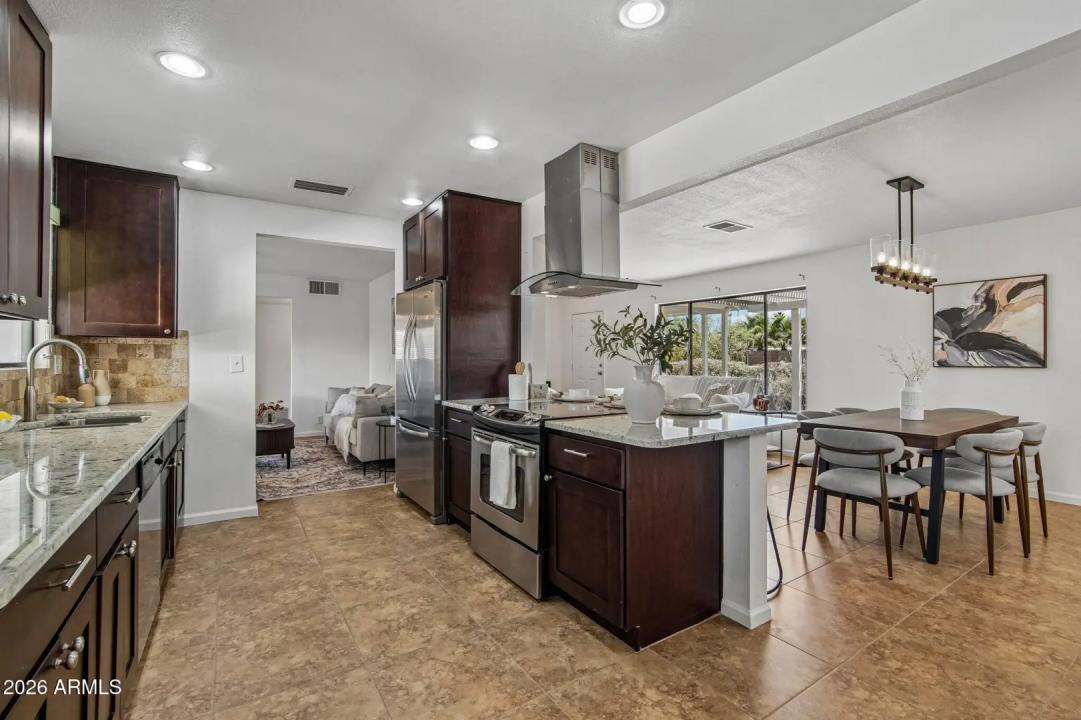 Real Estate Picture 4
