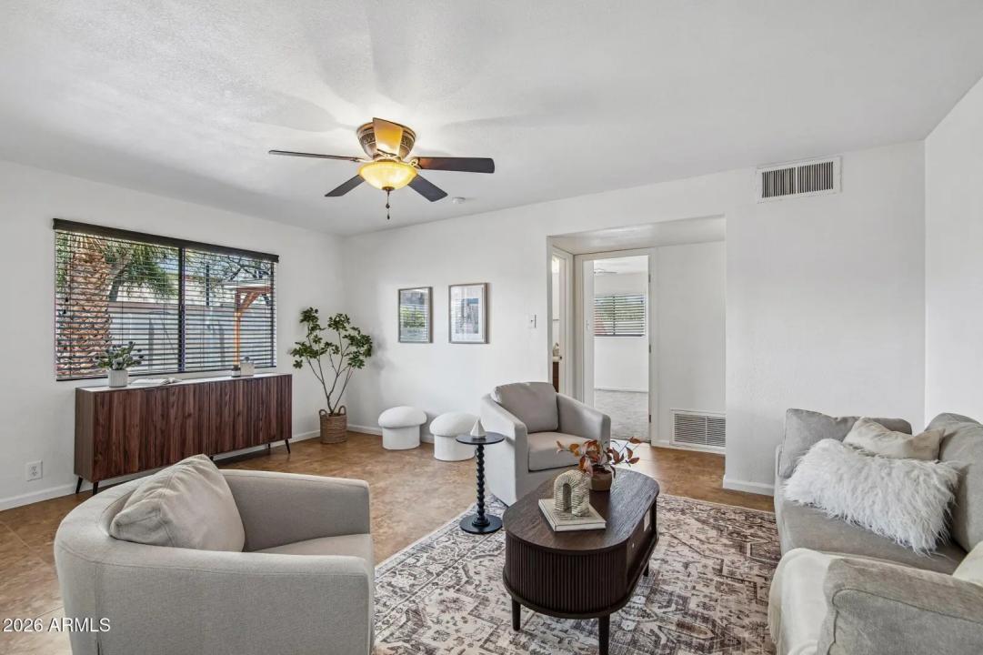 Real Estate Picture 7