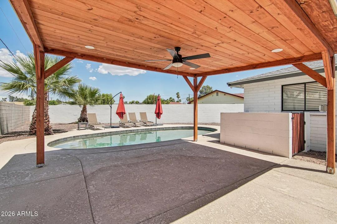 Real Estate Picture 16