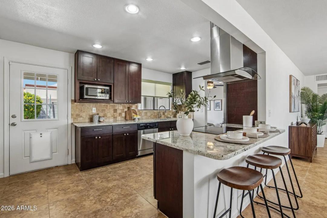 Real Estate Picture 3