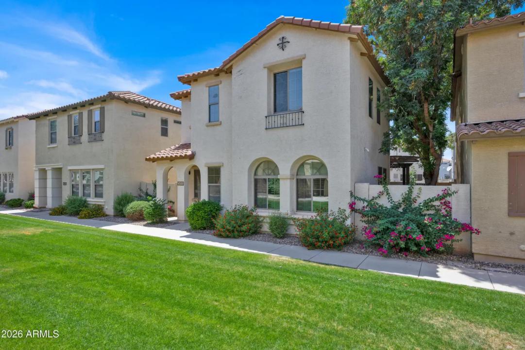 Real Estate Picture 3
