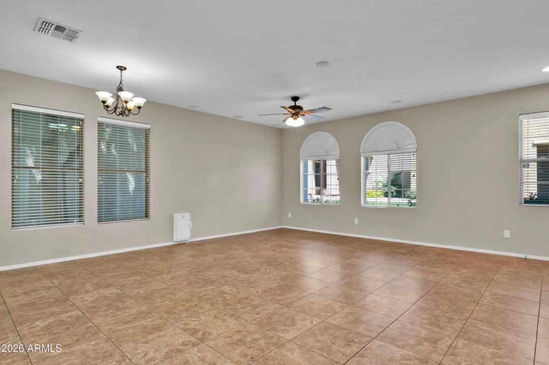 Real Estate Picture 8