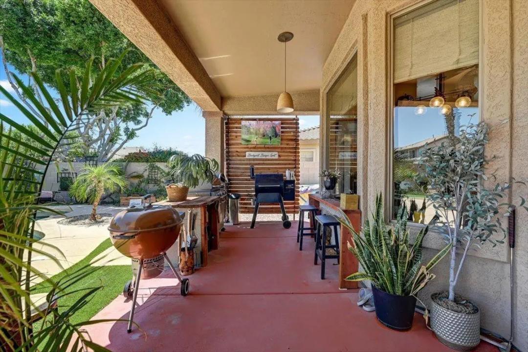Real Estate Picture 5