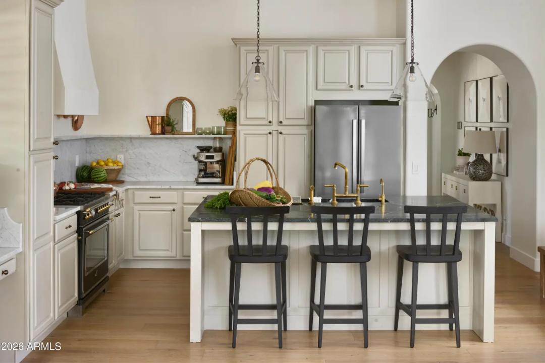 Real Estate Picture 14