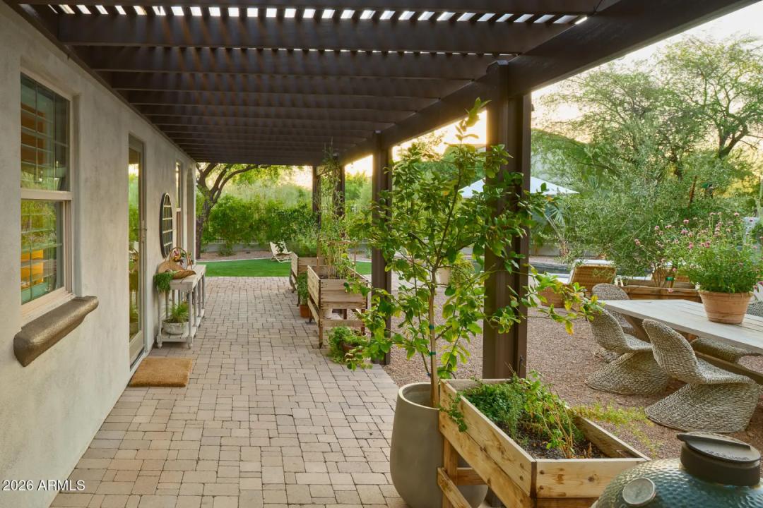 Real Estate Picture 7