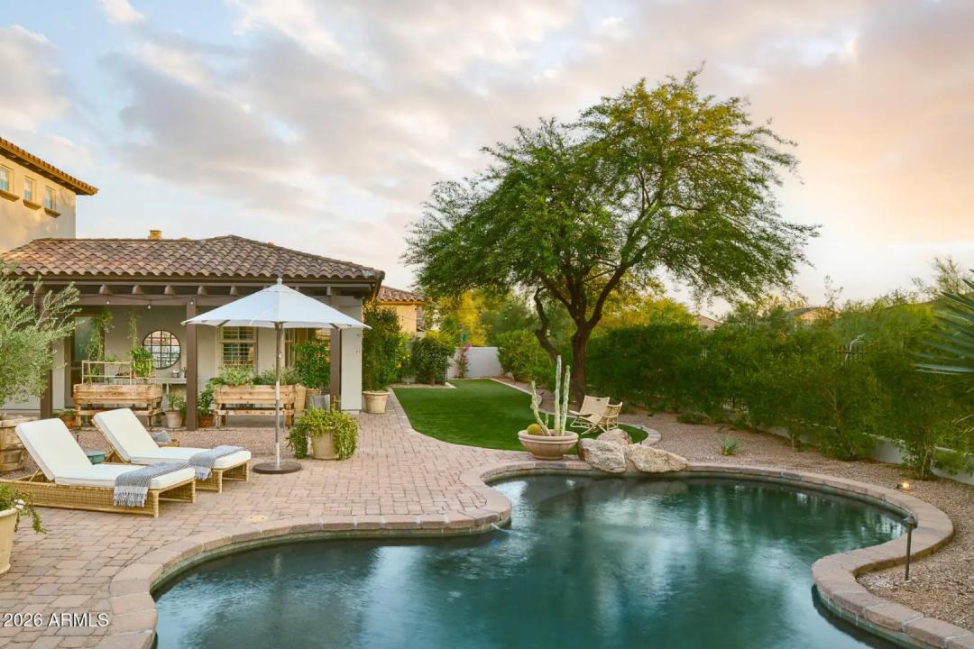 Real Estate Picture 4