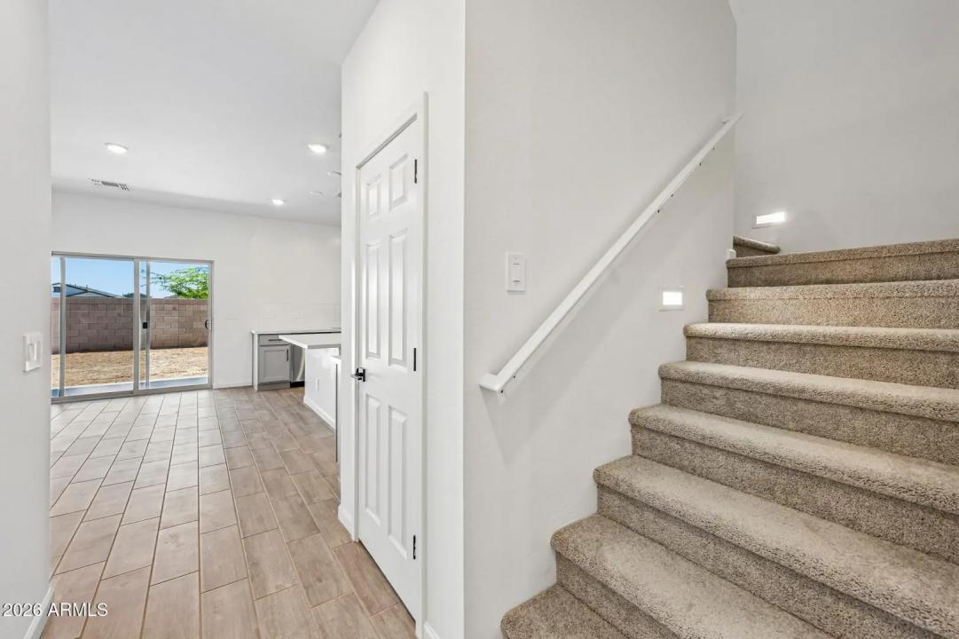 Real Estate Picture 4
