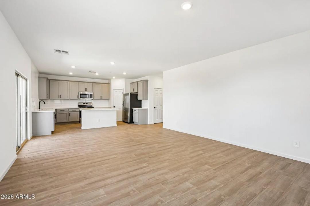 Real Estate Picture 5