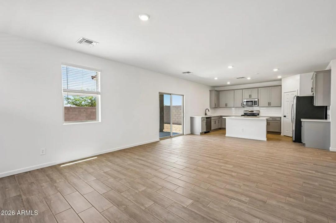 Real Estate Picture 8