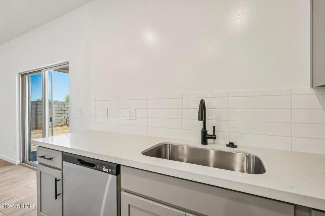 Real Estate Picture 9
