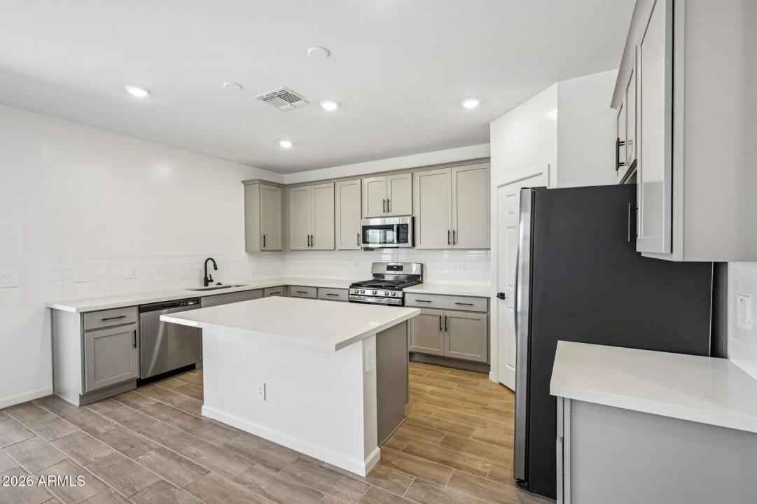 Real Estate Picture 10