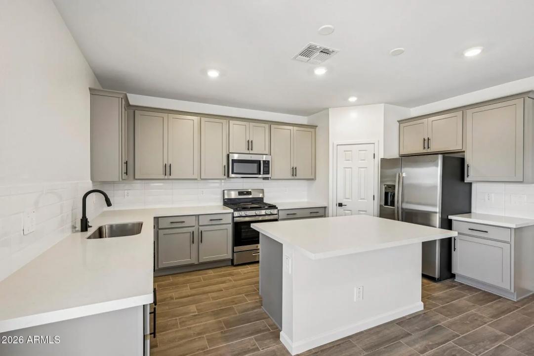 Real Estate Picture 12