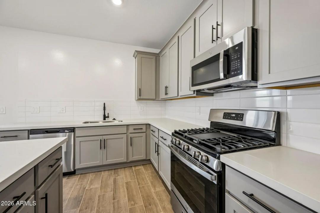Real Estate Picture 14
